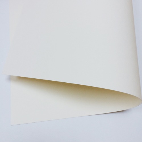 немелованный изогнутый белый лист картона